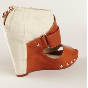 Mea Shadow Madea Wedge